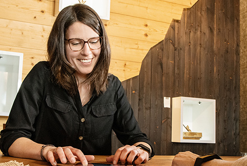 Stefanie Bauereiß im Design-Studio der Bauereiß Ambiente-Manufaktur in Bad Windsheim
