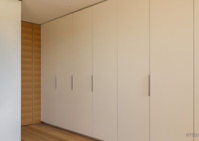 Einbauschrank in weiß raumhoch