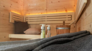 Zirbenholzsauna Rueckenlehne