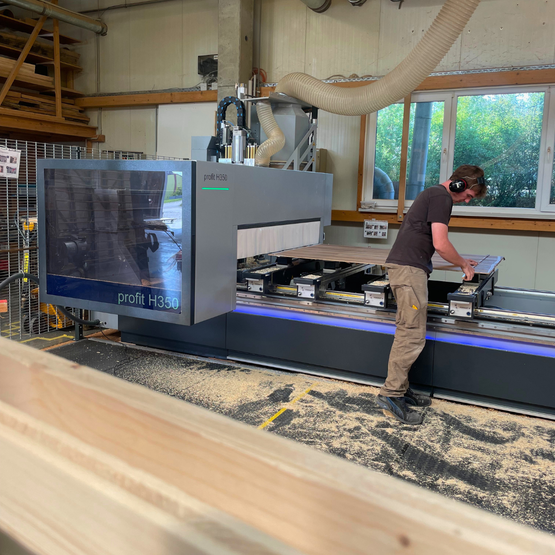 Finn an der CNC