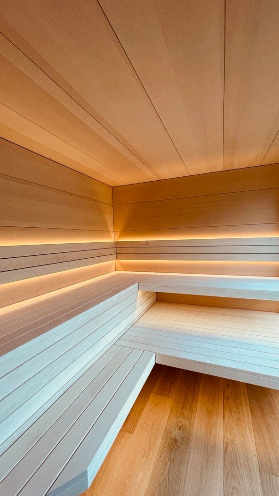 URGLUT Sauna mit Eiche und Thermoespe mit EOS Saunaofen von Bauereiß aus Bad Windsheim